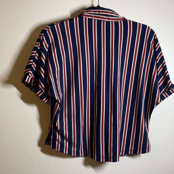 Button down crop top - Picture 2 of 3